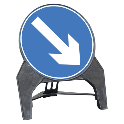 Q-Sign Circle Complete - Blue Arrow Right - 750mm